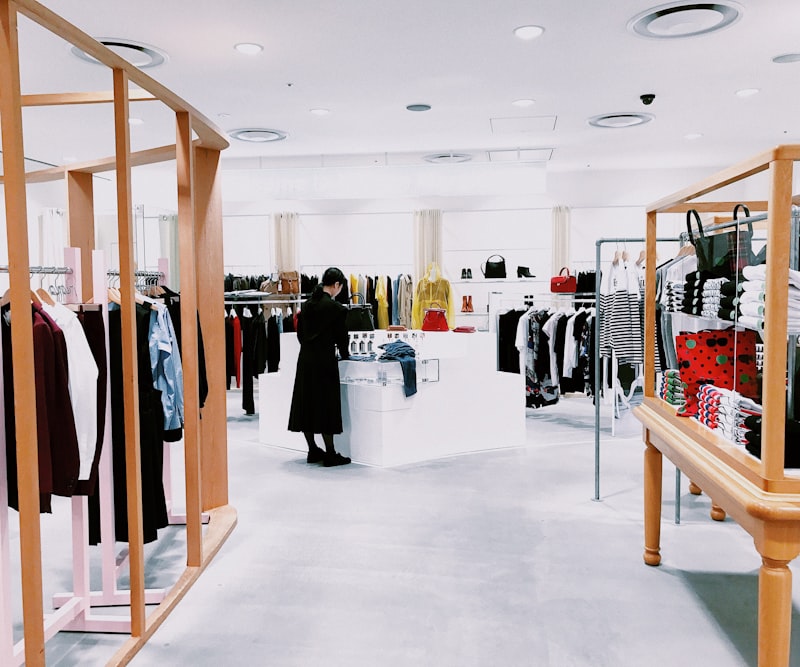 Loja de roupas reformada — vista do interior
